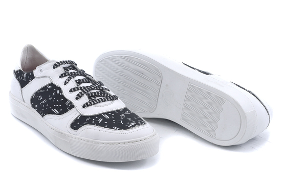 Sneaker modelo Clave 2, fabricado en Napa Blanca y Fantasía Música