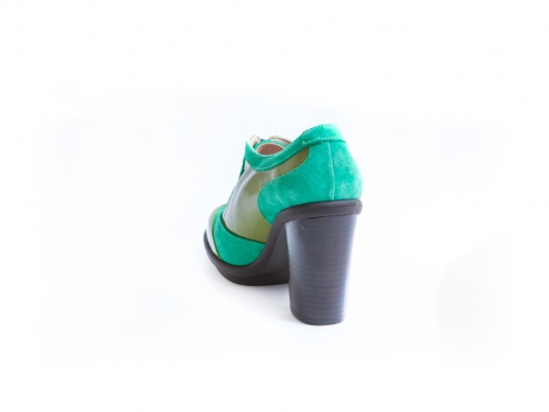 Shoe model Noe, made in plush mint and patent military.