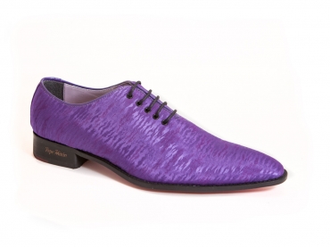 Slow model shoe, made in Slow fire lila.