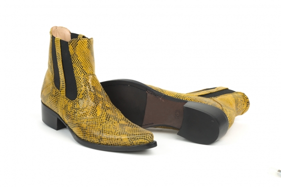 Seredipy model boot, made in yellow and black snake.