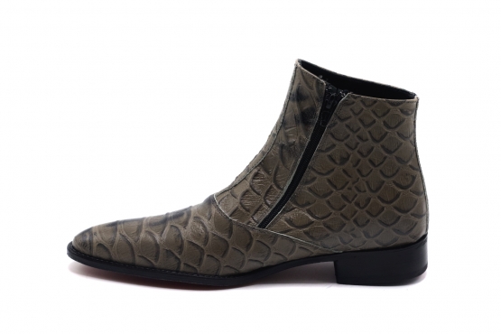 Arizona model short-leg boot, made in gray anaconda.