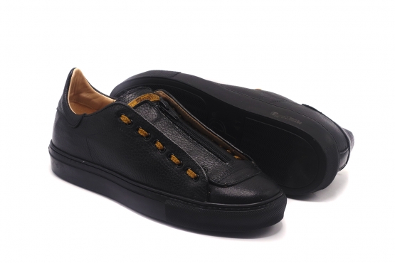 Shoe model Cassie, manufactured in Napa Negra