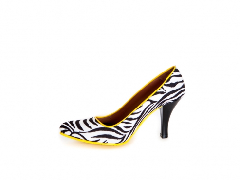 Zapato modelo Cebradélic, fabricado en Cebra vivo amarillo. 