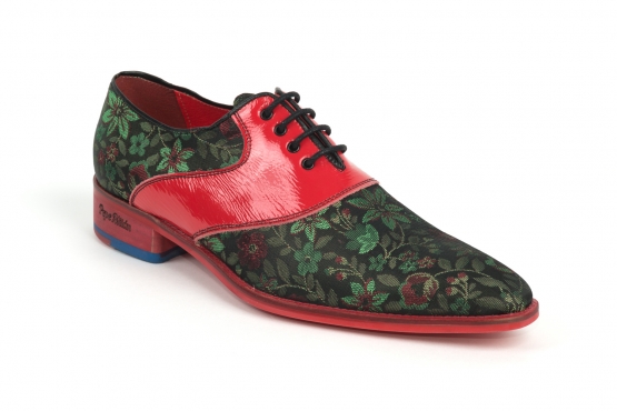 Zapato modelo Loevy, fabricado en fantasía amazonas y charol carmín. 