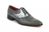 Zapato modelo Metalicy, fabricado en fantasía espiga gris y charol gris plomo. 