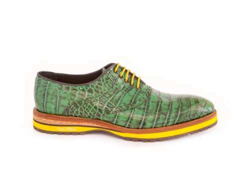 Paddington green model shoe, made of arby P, patent gray colour.