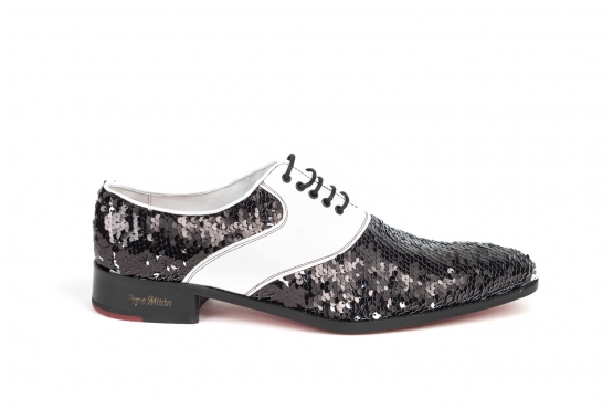 Michael model shoe, manufactured in water palette 3257 and white patent leather.