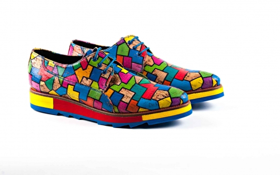 Zapato modelo Tetris, fabricado en corcho