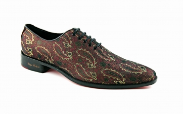 Distinguished model shoe, made in fancy emirates Garnet.