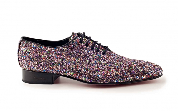 Modèle de chaussure Star, fabriqué en multicolores glitter. 