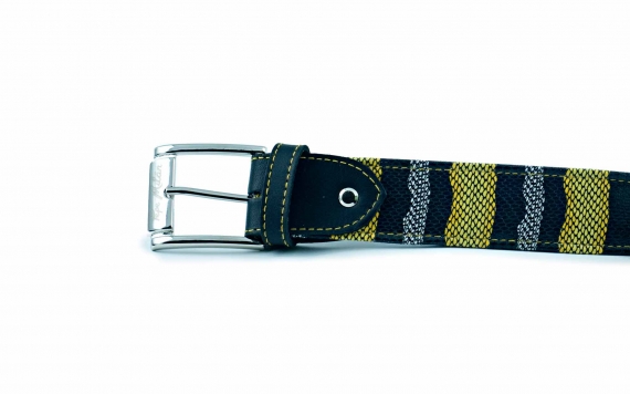 Cinturón modelo Fact, fabricado en ofidio amarillo.