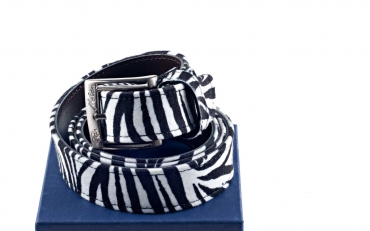 Modèle de ceinture Faunia, fabriqué en Vecton zèbre noir et blanc.