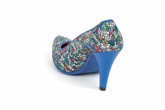 Loverlia model shoe, made in pure blue.