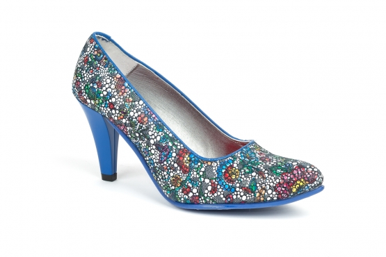 Modéle de chaussure Loverlia, faite en pure azul.