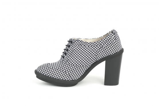 Chanely model shoe, made in black and white pata de gallo. 