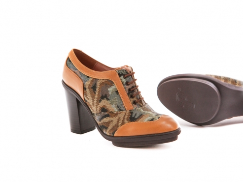 Inés model shoe, made in fantasy azores kaki and napa camel.