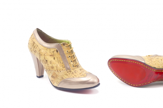 Zapato modelo Delicatessen fabricado en lama7 y corcho.