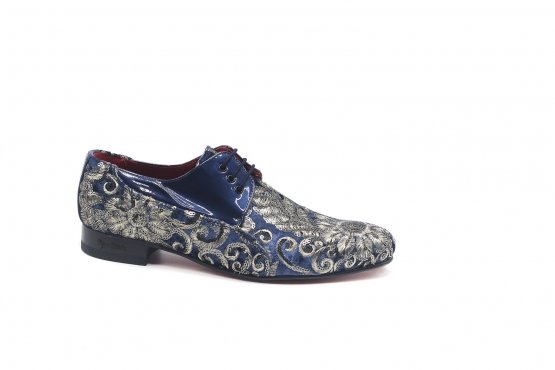 Zapato modelo Serdipiem fabricado en radientina Nº6 y charol marino.