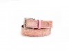 Modèle de ceinture Pinky, faite de paillettes roses.