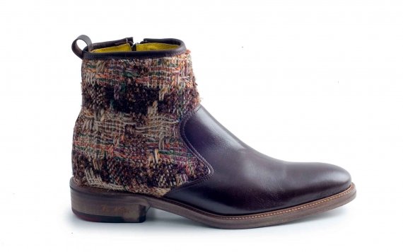 Arena model short-leg boot, manufactured in niger desigual nº1 nappa. 