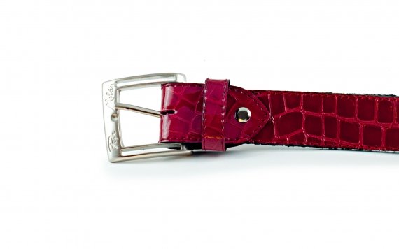 Modèle de ceinture Sevilla, fabriqué en rouge nappa 