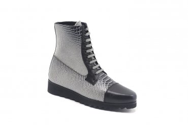 Vitaly Ankle Boot model, manufactured in Anaconda Negra y Blanca
