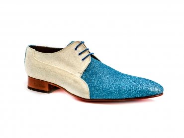 Zapato modelo Performer, fabricado en glitter punto azul y blanco.
