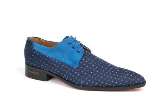 Zapato modelo Klaar, fabricado en Cachemir Baby nº5 y afelpado azul.  