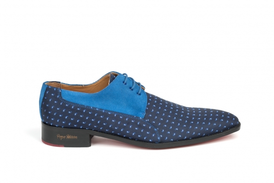 Zapato modelo Klaar, fabricado en Cachemir Baby nº5 y afelpado azul.  