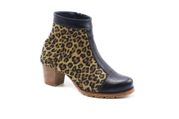 Ankel Boot model Lia, manufactured in Napa Negra - Leopardo Marrón