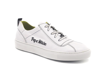 Zapato modelo Ashen Cab, fabricado en Napa Blanca Bordado Pepe Milán Negro