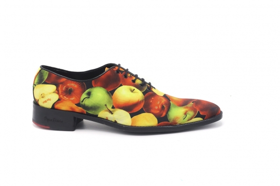 Zapato modelo Apple, Fabricación en raso fantasía manzanas