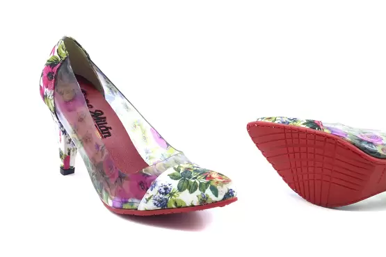 Zapato modelo Flowers 2, fabricado en Fantasía 522 Vinilo Transparente en 522