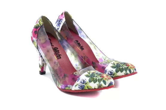 Zapato modelo Flowers 2, fabricado en Fantasía 522 Vinilo Transparente en 522