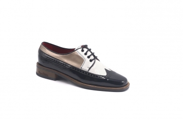 Zapato modelo Skipper, fabricado en Charol Negro,Blanco,Bronce