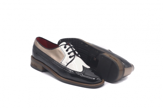 Shoe model Skipper, manufactured in Charol Negro,Blanco,Bronce