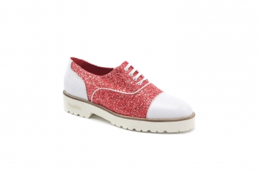 Zapato modelo Red, fabricado en 109 Glitter 97 c4 Napa Blanca