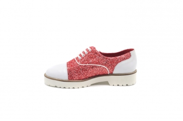 Zapato modelo Red, fabricado en 109 Glitter 97 c4 Napa Blanca