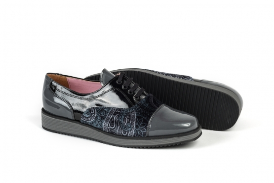  Mamen model shoe, made of gray lead and velveteen patent leather83 nº1.