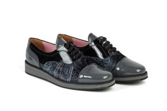  Mamen model shoe, made of gray lead and velveteen patent leather83 nº1.