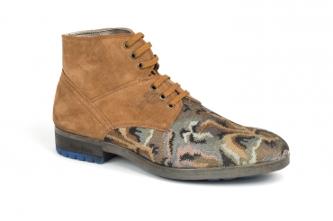 Botín modelo Héctus, fabricado en azores kaki y afelpado 104.