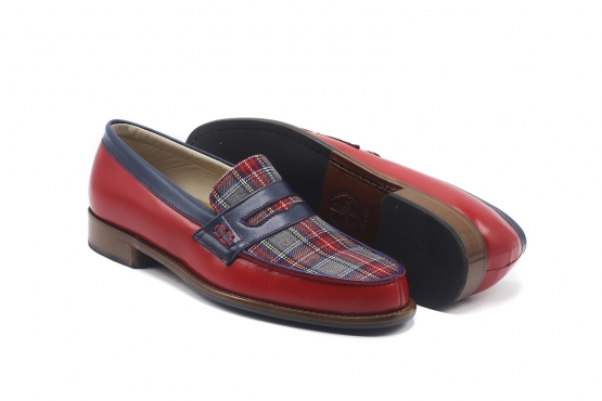 Zapato modelo Ethny, fabricado en Napa Roja Escoces Rojo-Gris