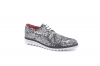 Zapato modelo Urban Galaxy, fabricado en napa crake plata.