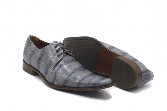 Zapato modelo Gwen, fabricado en Napa Rayas Gris