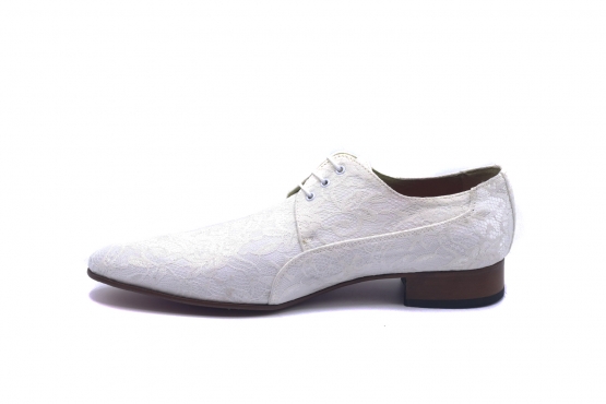 Zapato modelo Basset, fabricado en Encaje Blanco