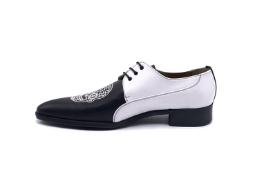 Zapato modelo Ayarín, fabricado en Bordado 584 Catrina & Napa Blanca - Negra