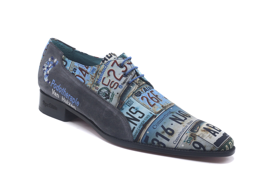 Zapato modelo Plate, fabricado en Fantasia Matricula Afelpado Gris