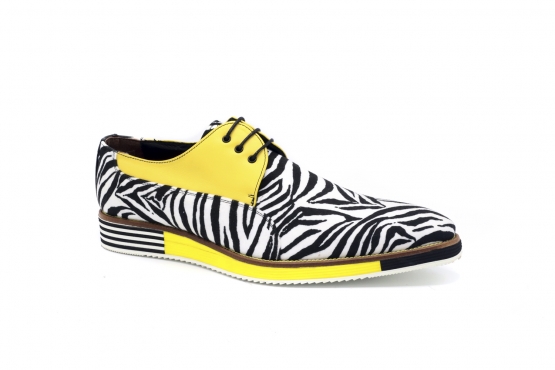 Modèle de sneaker Stripes, en nappa jaune et zèbre nappa.