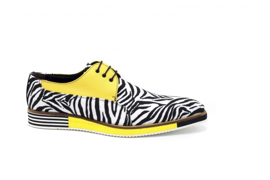 Modèle de sneaker Stripes, en nappa jaune et zèbre nappa.