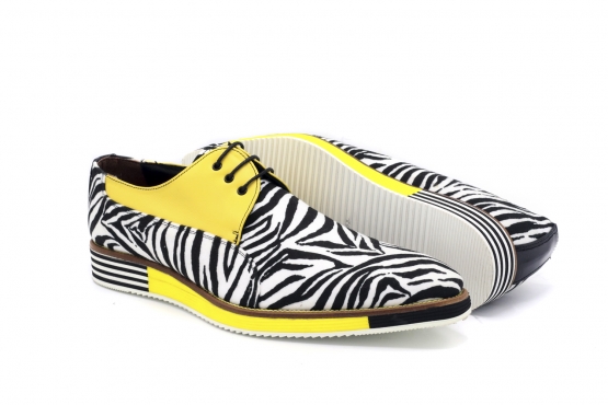 Modèle de sneaker Stripes, en nappa jaune et zèbre nappa.